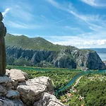 Beach Front Home In Jesenice * Jesenice (Split-Dalmatia)