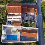 Beach Front Home In Jesenice Сasa de vacaciones