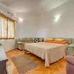 Beach Front Home In Jesenice *