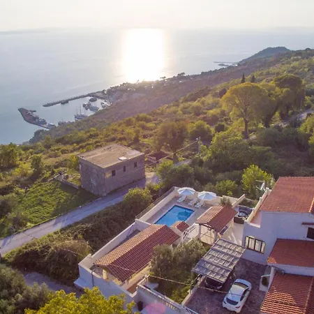 Holiday home Stunning In With House Sea View
