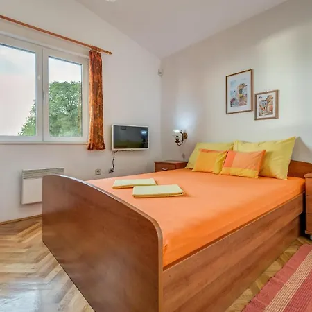 Holiday home Stunning In Jesenice With House Sea View