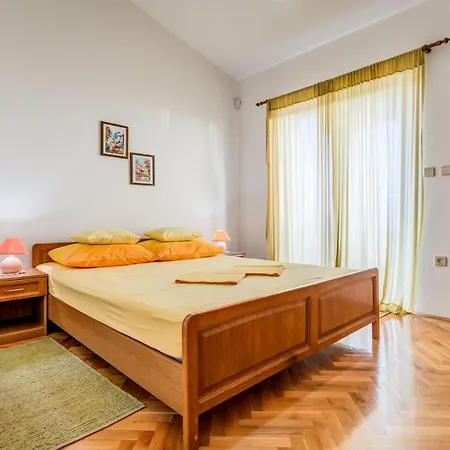 Holiday home Stunning In Jesenice With House Sea View