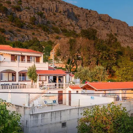 Front In Ferienhaus Jesenice (Split-Dalmatia)