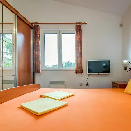 Holiday home Stunning In Jesenice With House Sea View