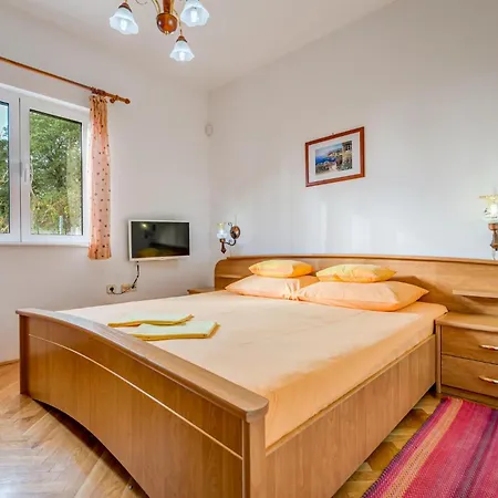 Beach Front Home In Jesenice * Jesenice (Split-Dalmatia)