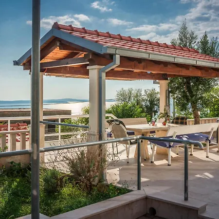 Holiday home Stunning In With House Sea View