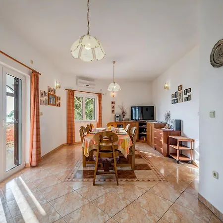 Stunning In Jesenice With House Sea View * Jesenice (Split-Dalmatia)